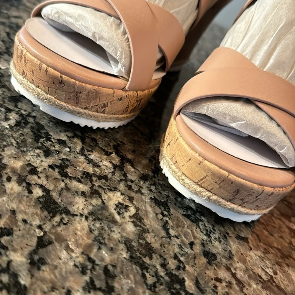 Unisa light pink wedge sandal NIB 9.5
